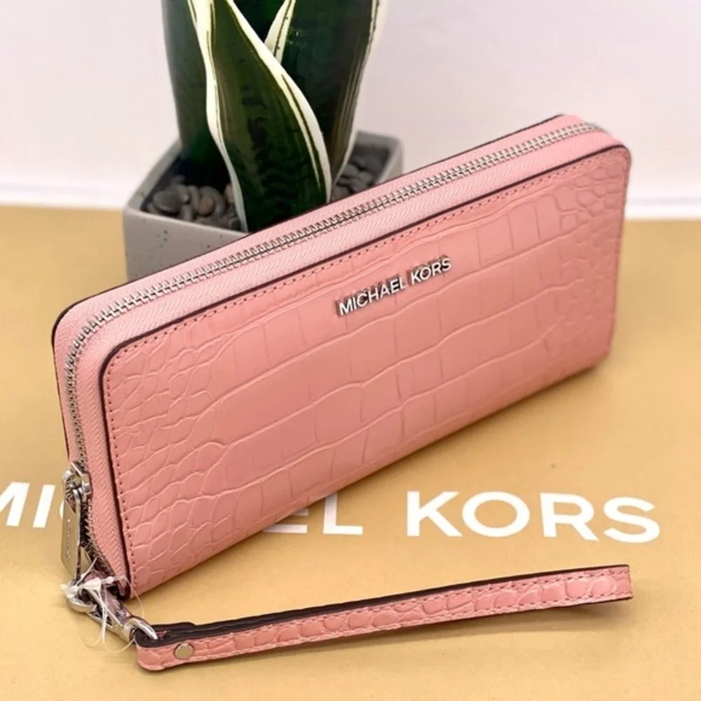MICHAEL KORS LARGE TRAVEL CONTINENTAL WALLET WRISTLET